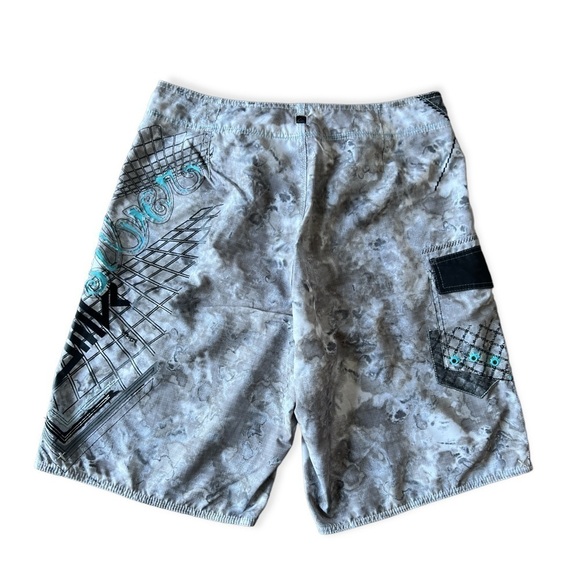 Quiksilver Men’s Grey Unlined Board Shorts With Cargo Pocket, Size 32 - Picture 2 of 7